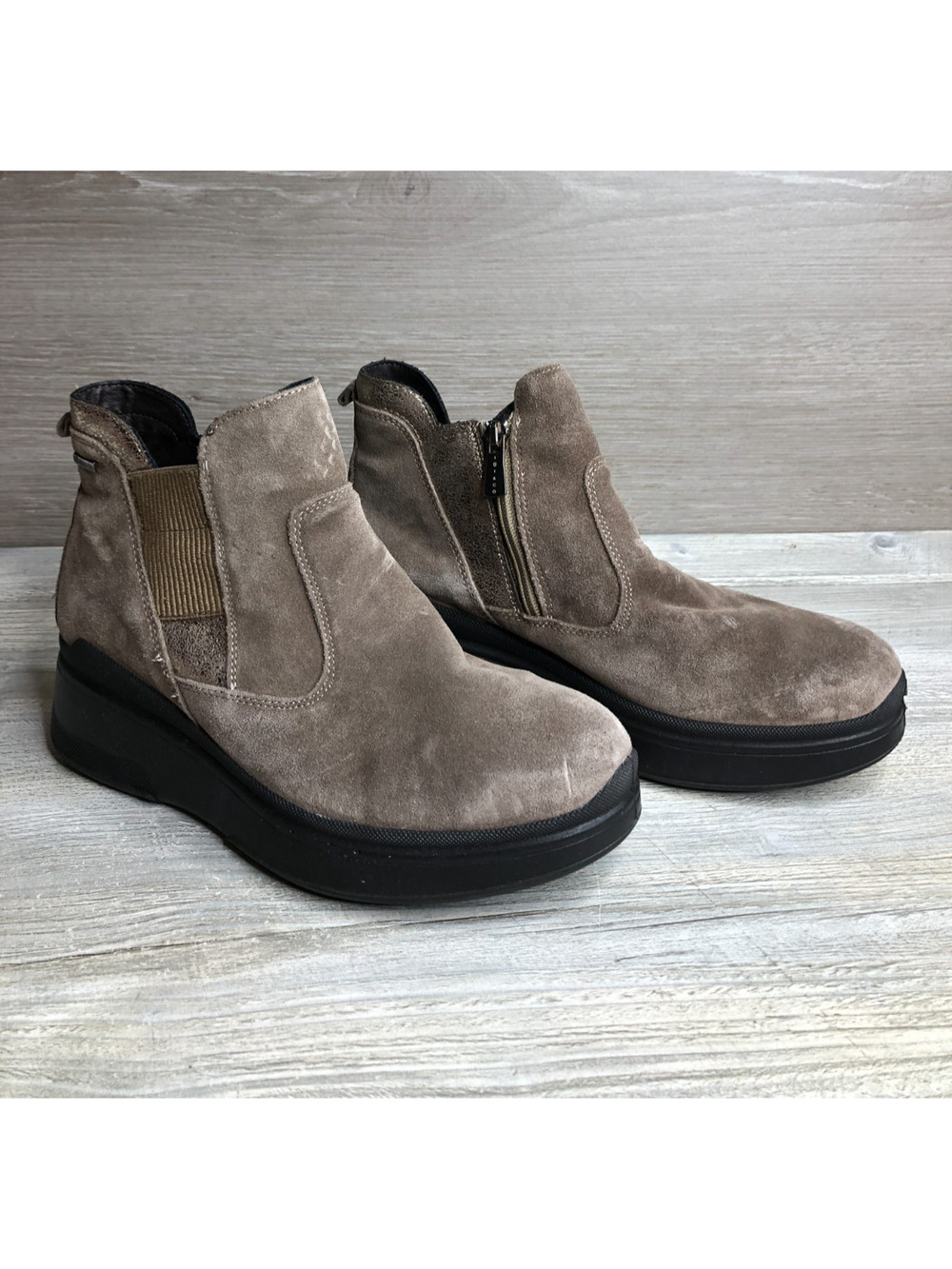 Igi & Co Women's Suede Ankle Boots In Beige With Wedge Booties Shoes Sz 38 / 7
